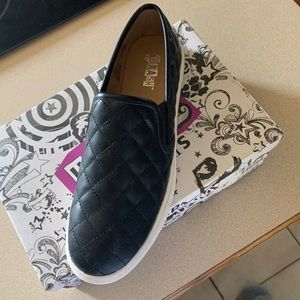 Women’s canvas shoe! Never worn